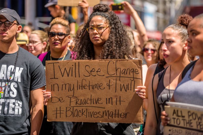 Demonstrovalo se všude v Americe (foto: New York, Times Square).