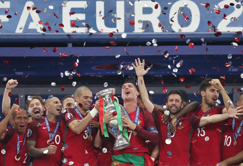 K vítězství ve finále mistrovství Evropy pomohl fotbalistům Portugalska mimo jiné i proslov trenéra Fernanda Santose. 