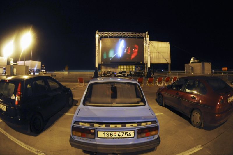 Autokina fungují například také v Dánsku, Rusku, Nizozemsku či u nás. Autokina fungují například také v Dánsku, Rusku, Nizozemsku či u nás.