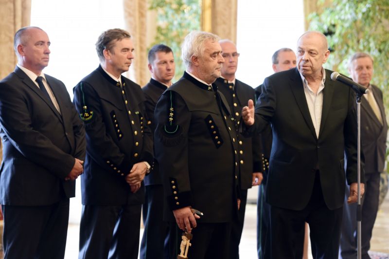 Zeman na Hradě přijal zástupce odborového svazu horníků. Zeman na Hradě přijal zástupce odborového svazu horníků.