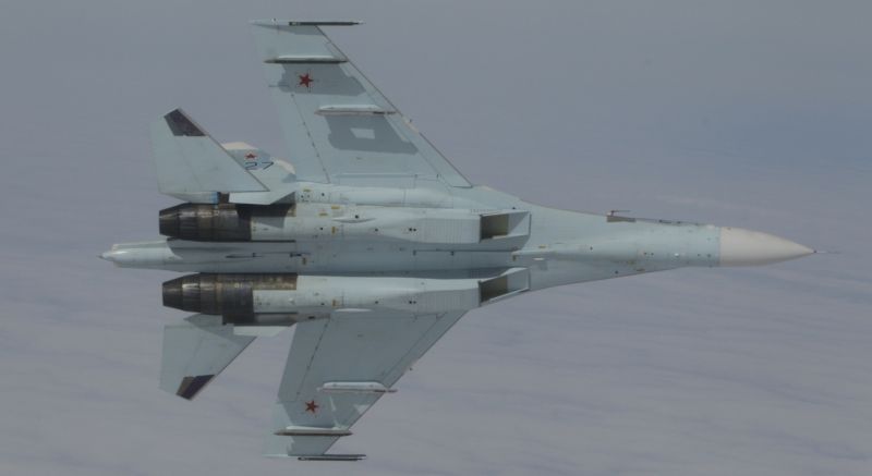 Ruský bombardér Su-27 (ilustrační foto). Ruský bombardér Su-27 (ilustrační foto).