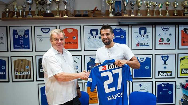 Bývalý fotbalový reprezentant Milan Baroš odešel z Mladé Boleslavi do Liberce, kde úspěšně absolvoval zdravotní prohlídku a podepsal smlouvu.