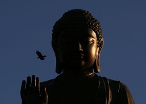 Tian Tan Buddha. Bronzová socha Buddhy na ostrově Lantau.