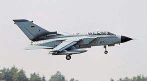 Německý bojový letoun Tornado.