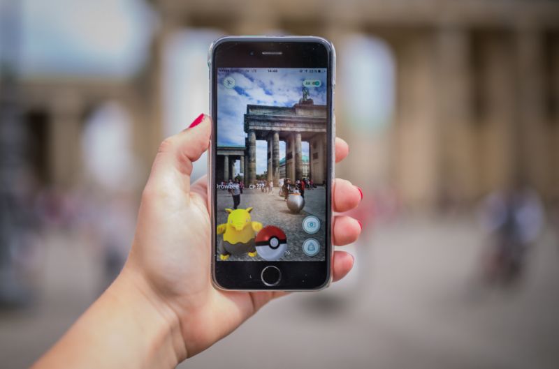 Kolem hry Pokémon Go panují diskuse. Kolem hry Pokémon Go panují diskuse.