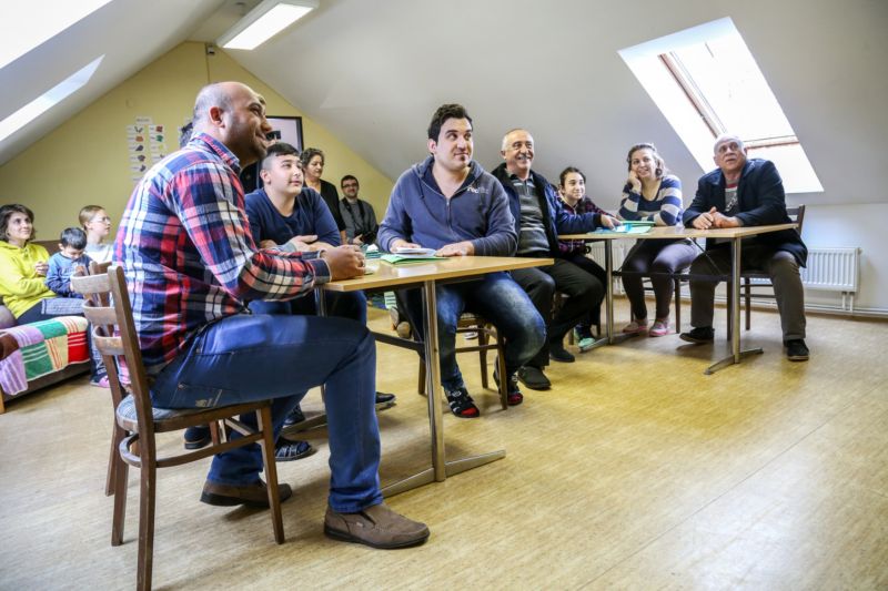 Lekce češtiny ve Smilovicích, zvládnutí jazyka je pro uprchlíka nezbytností. Lekce češtiny ve Smilovicích, zvládnutí jazyka je pro uprchlíka nezbytností.