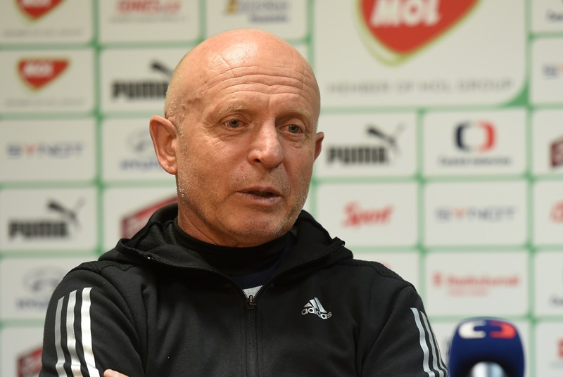 Novým koučem české fotbalové reprezentace se od srpna stane dosavadní trenér Mladé Boleslavi Karel Jarolím. Novým koučem české fotbalové reprezentace se od srpna stane dosavadní trenér Mladé Boleslavi Karel Jarolím.