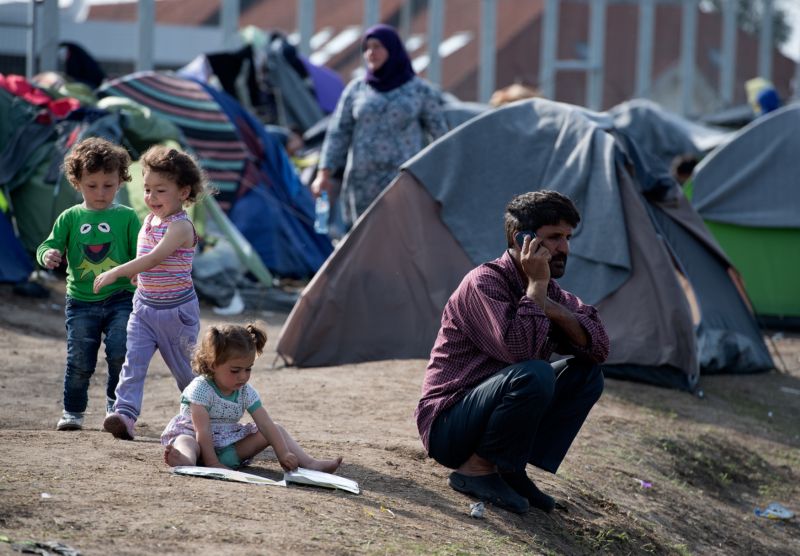 Migranti v improvizovaném táboře mezi Maďarskem a Srbskem. Migranti v improvizovaném táboře mezi Maďarskem a Srbskem.