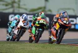 Závodníci při Velké ceně Německa v kategorii Moto3.