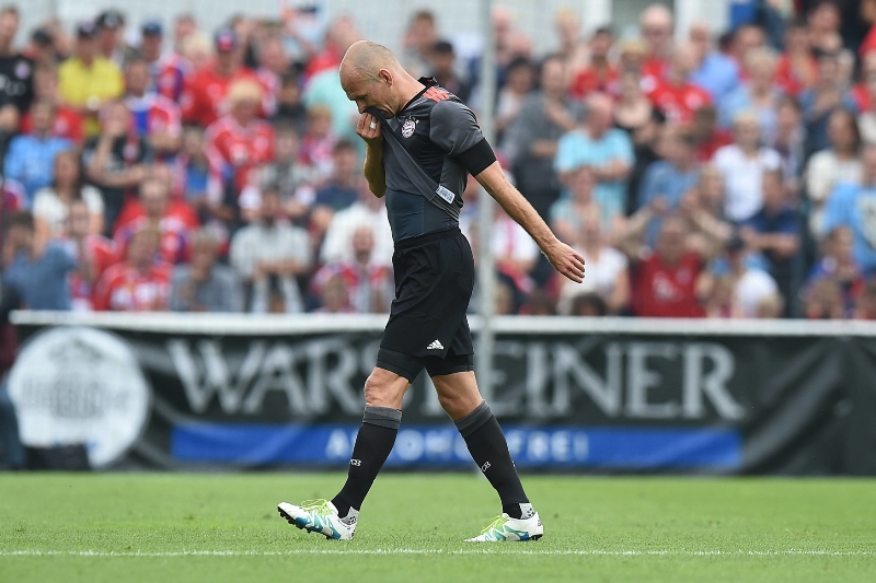 Nizozemský fotbalista Arjen Robben se opět zranil.