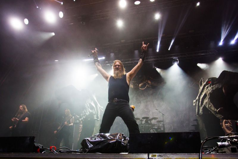 Největším tahákem byla letos švédská skupina Amon Amarth. Na snímku zpěvák Johan Hegg.