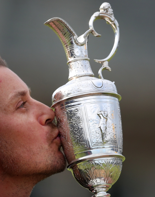 Švédský golfista Henrik Stenson vyhrál ve 40 letech svůj první titul.
