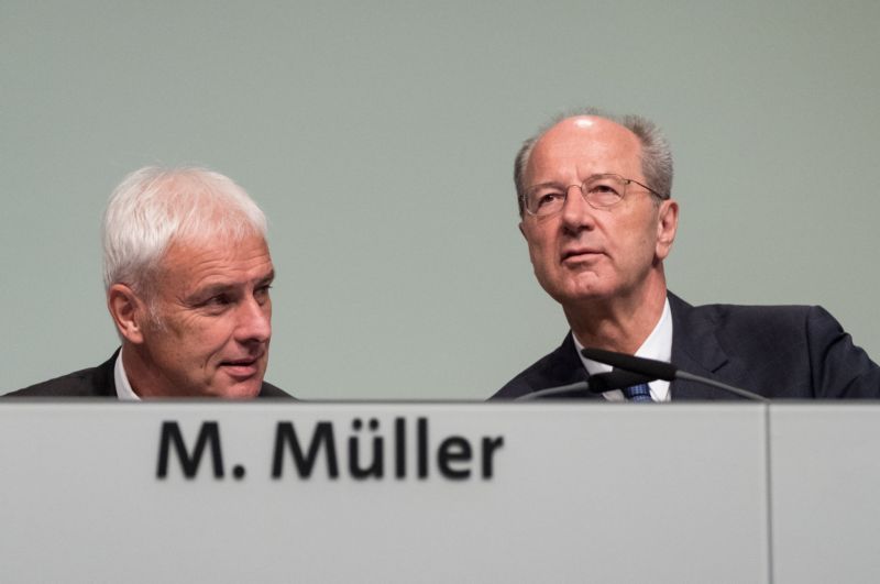 Generální ředitel Volkswagenu Matthias Mueller (vlevo) a šéf dozorčí rady Hans Dieter Poetsch.