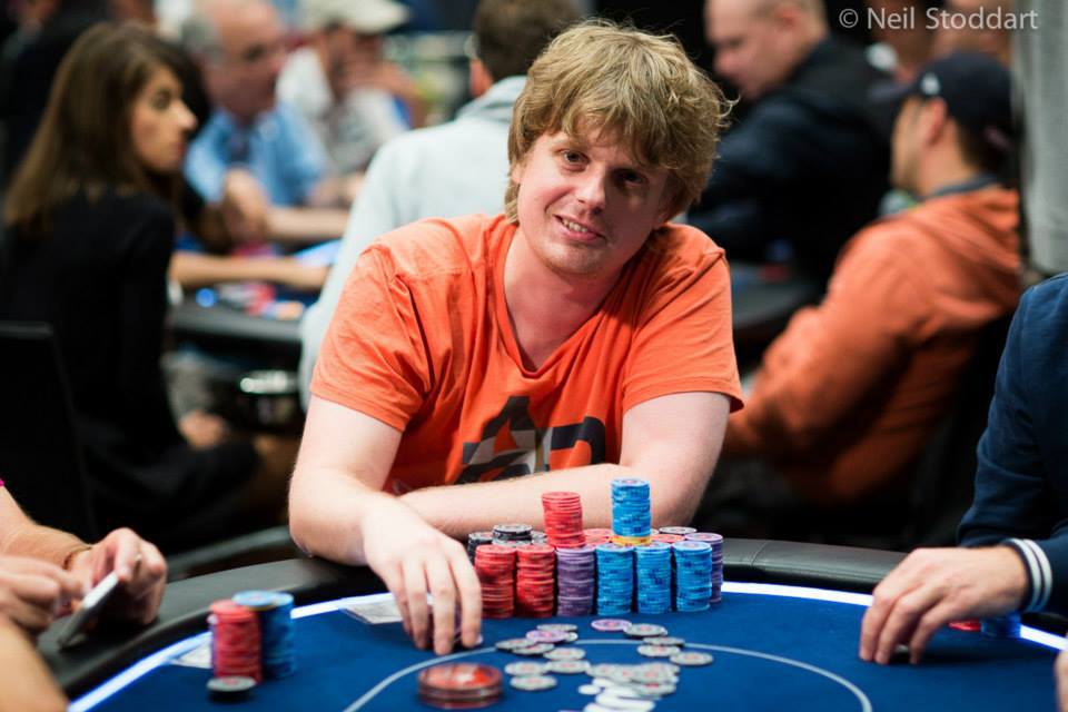  Vojtěch Růžička, český pokerový profík z Liberce, vede Main Event, nejslavnější a největší turnaj na světě.
