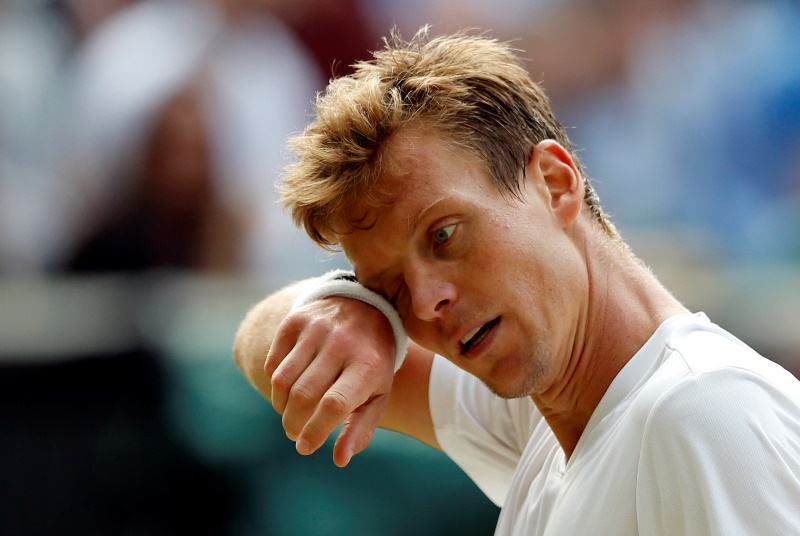 Tomáš Berdych odmítl olympiádu kvůli obavám o zdraví svých nejbližších. "Vzhledem k tomu, že jsem nedávno založil rodinu, je omezení zdravotních rizik vůči mým nejbližším prvořadou prioritou.
Omlouvám se všem, kterým moje rozhodnutí způsobilo zklamání. Věřím, že když mé důvody hlouběji zváží, pochopí, že jsem tak učinil z odpovědnosti vůči své rodině," uvedl Berdych v den výročí svého sňatku s manželkou Ester, devatenáct dnů před startem olympiády. Tomáš Berdych odmítl olympiádu kvůli obavám o zdraví svých nejbližších. "Vzhledem k tomu, že jsem nedávno založil rodinu, je omezení zdravotních rizik vůči mým nejbližším prvořadou prioritou.
Omlouvám se všem, kterým moje rozhodnutí způsobilo zklamání. Věřím, že když mé důvody hlouběji zváží, pochopí, že jsem tak učinil z odpovědnosti vůči své rodině," uvedl Berdych v den výročí svého sňatku s manželkou Ester, devatenáct dnů před startem olympiády.