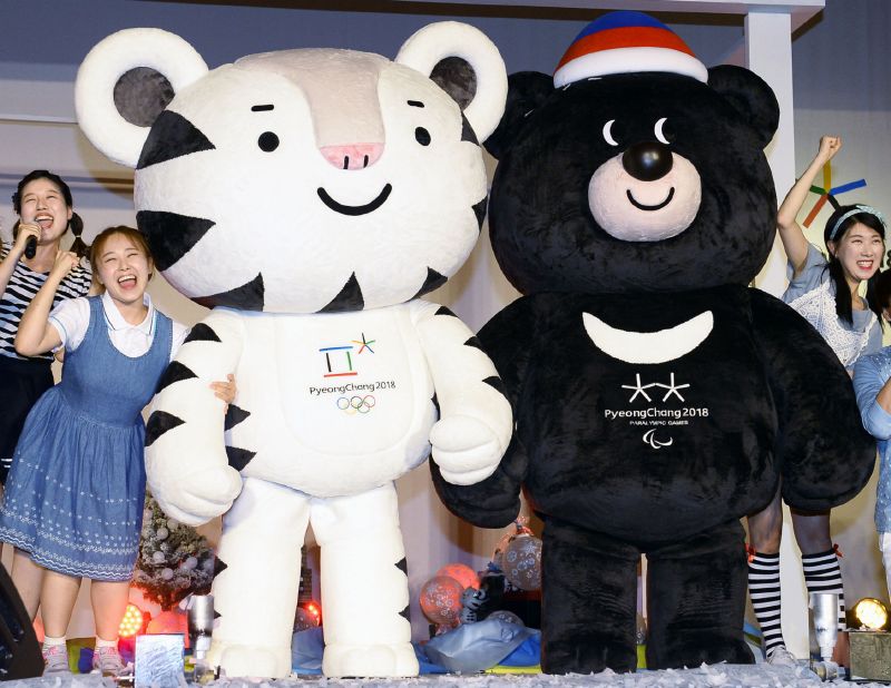 Maskoti zimních olympijských her v roce 2018 v korejském Pchjongčchangu Soohorang i následné paralympiády Bandabi se poprvé ukázali veřejnosti. 