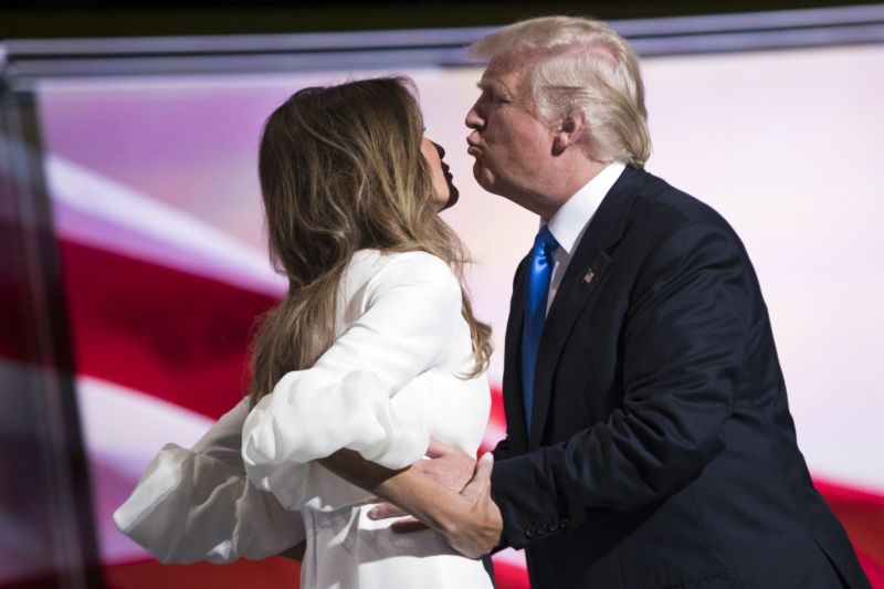 Donald Trump se svou krásnou manželkou Melanie na republikánském sjezdu v Clevelandu.