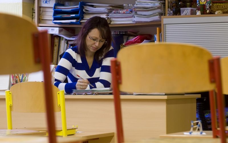 Pedagogové si mohou polepšit o 1300 až 1600 korun měsíčně. 