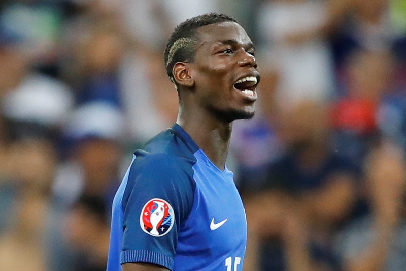 Paul Pogba zatím zůstává hráčem Juventusu. Paul Pogba zatím zůstává hráčem Juventusu.