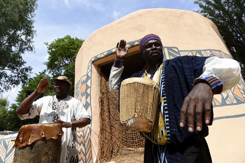 Těšit se můžete na bubeníky a tanečníky ze Zimbabwe, Konga či Angoly.
