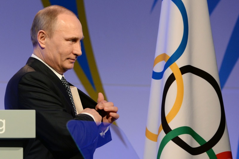 Rusové, včetně prezidenta Vladimira Putina, čekají na verdikt, zda budou moct závodit na olympijských hrách v Riu.