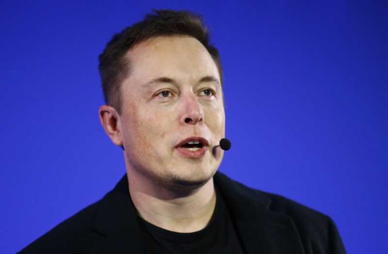 Zakladatel a generální ředitel firmy Elon Musk. Zakladatel a generální ředitel firmy Elon Musk.