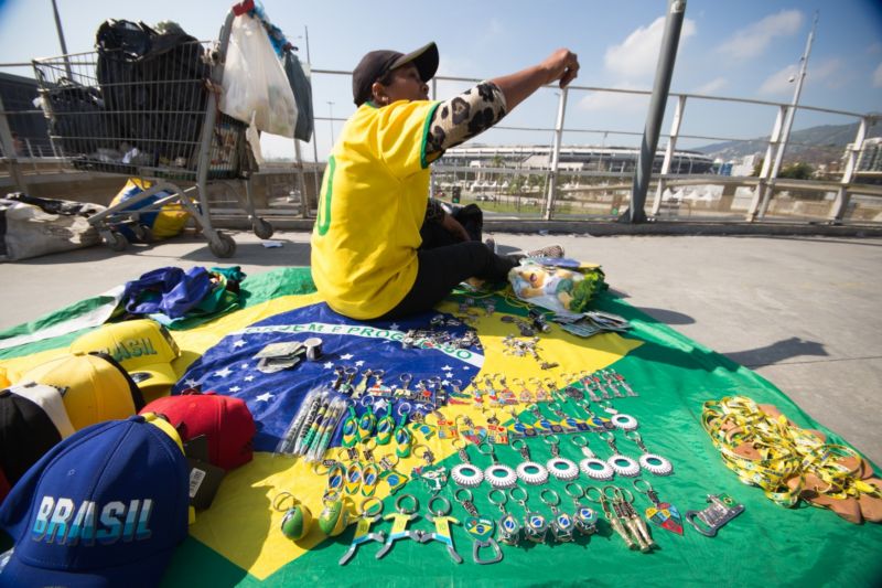 Prodej suvenýrů v Brazílii (ilustrační foto). Prodej suvenýrů v Brazílii (ilustrační foto).