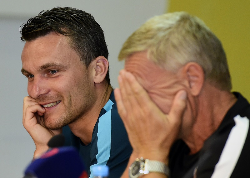 Trenér Zdenek Ščasný (v popředí) a David Lafata. 
