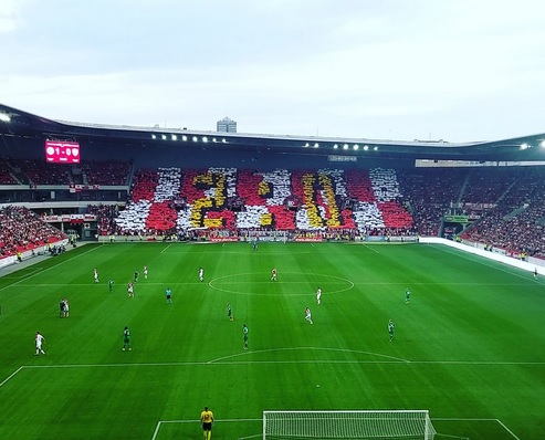 Choreografie fanoušků Slavie.