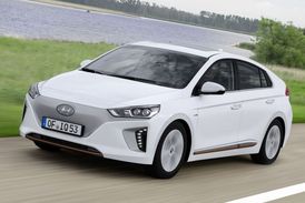 Ioniq Electric má odlišnou přední masku, nepotřebuje totiž náporově chladit motor.