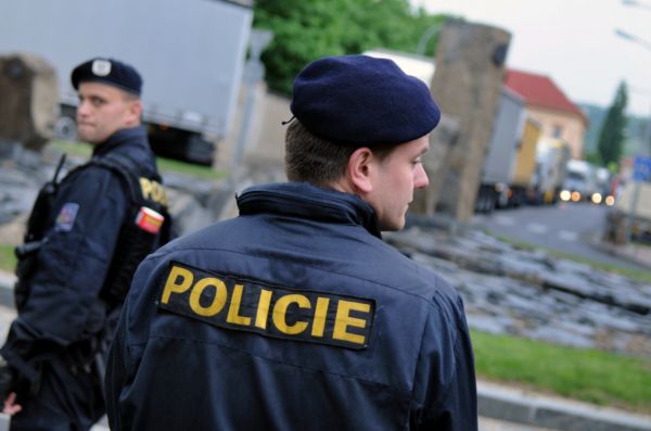 V Makedonii je nyní 40 českých policistů, zůstanou do začátku srpna.