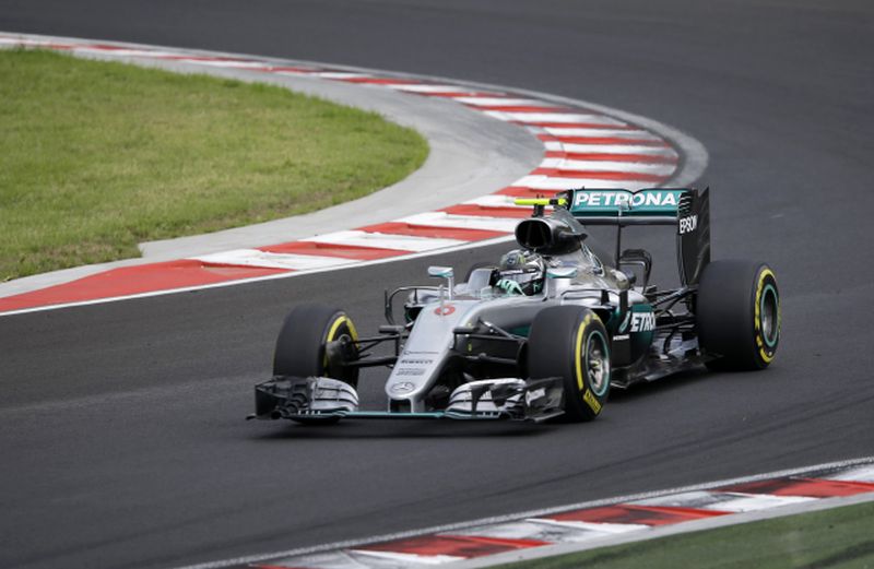 Nico Rosberg ovládl páteční tréninky.
