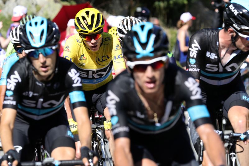 Chris Froome a jeho tým na Tour de France