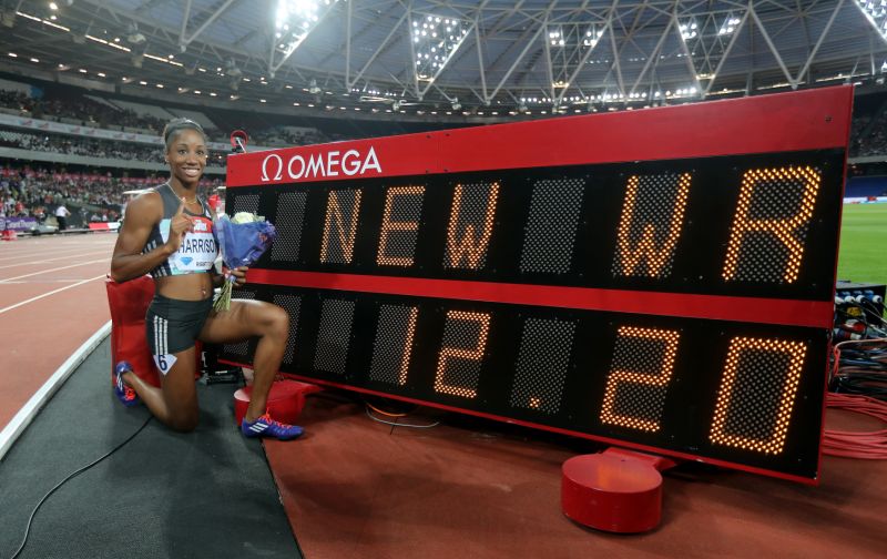 Kendra Harrisonová pózuje u svého nového světového rekordu