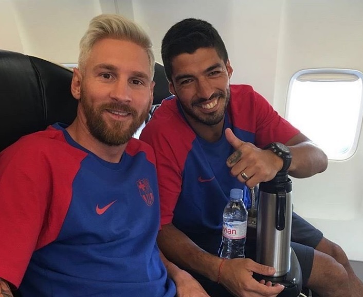Lionel Messi a jeho spoluhráč Luis Suárez.