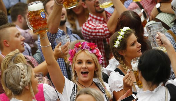 Takzvaní „batůžkáři" budou mít zřejmě na Oktoberfestu smůlu.