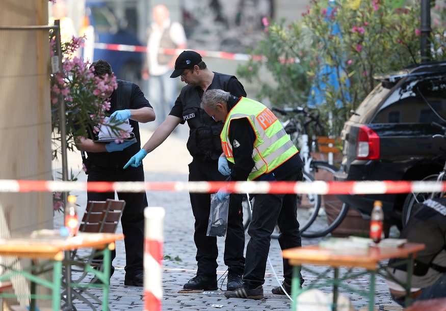 Policie na místě útoku v Ansbachu.