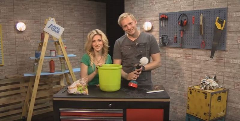 Originální vychytávku, jak rychle a bez škrabky oškrábat brambory, přináší Adam Novotný a Lucie Šprinclová. Originální vychytávku, jak rychle a bez škrabky oškrábat brambory, přináší Adam Novotný a Lucie Šprinclová.