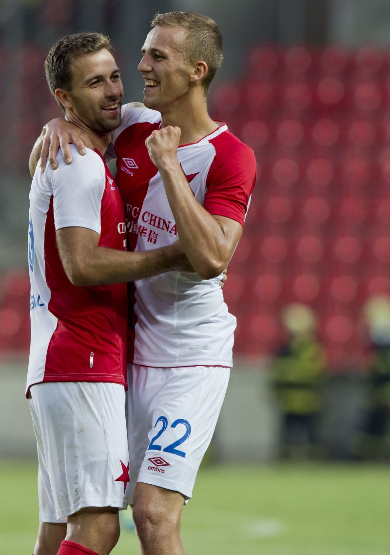 Fotbalisté Slavie Josef Hušbauer a Tomáš Souček. 