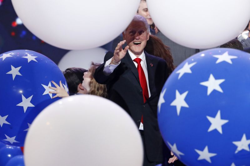Bývalý americký prezident Bill Clinton na demokratickém sjezdu podpořil kandidaturu své ženy Hillary.