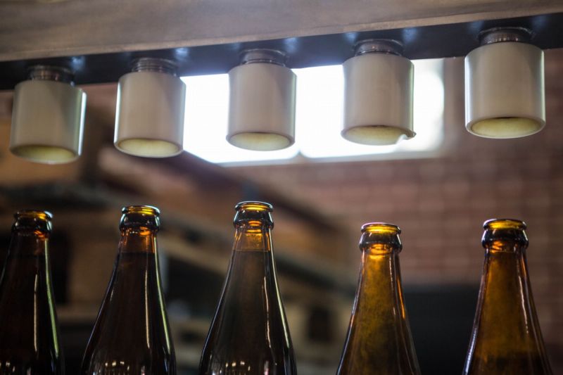 Největší světové pivovarské skupině Anheuser-Busch InBev klesly ve druhém čtvrtletí roku 206 tržby (ilustrační foto).