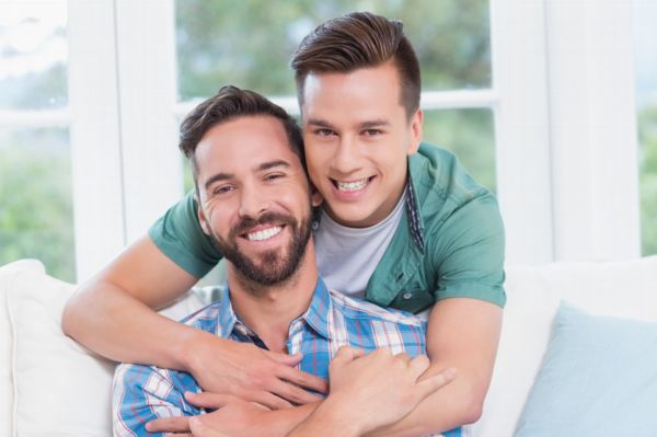 Stále se jedná o schválení adopce homosexuálům.