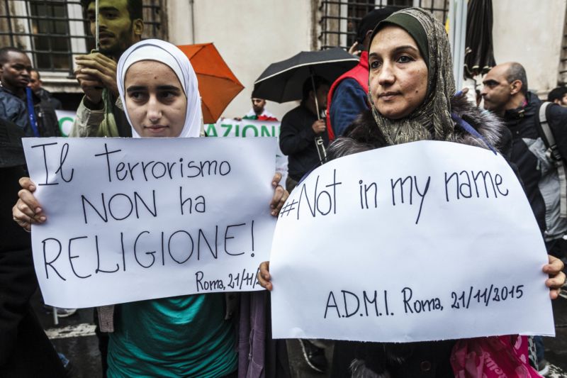 Muslimské protesty proti teroristickým činům radikálů. Muslimské protesty proti teroristickým činům radikálů.
