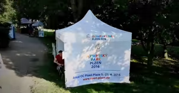 Město finišuje s přípravou parku za obchodním centrem Plaza.