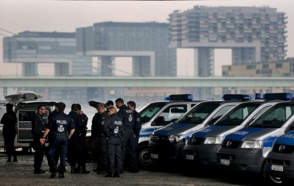 Situaci v Německu hlídá 2700 policistů.