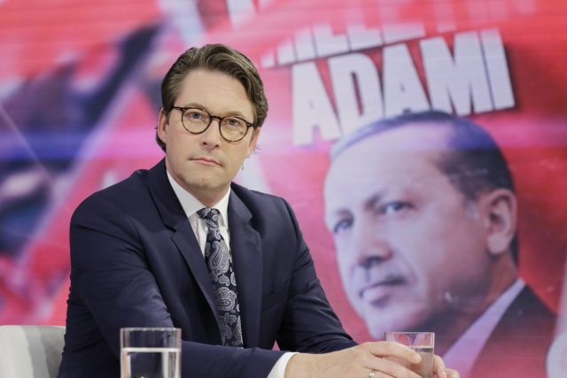 Generální tajemník CSU Andreas Scheuer v televizní debatě s názvem Erdoganova pomsta. Je Turecko ještě partnerem? Generální tajemník CSU Andreas Scheuer v televizní debatě s názvem Erdoganova pomsta. Je Turecko ještě partnerem?