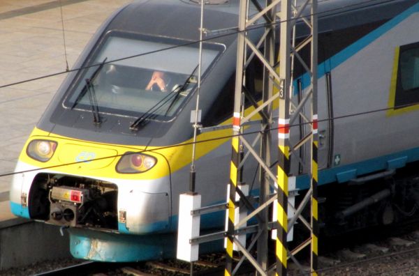 Jeden vůz vlakové soupravy pendolino začal hořet.