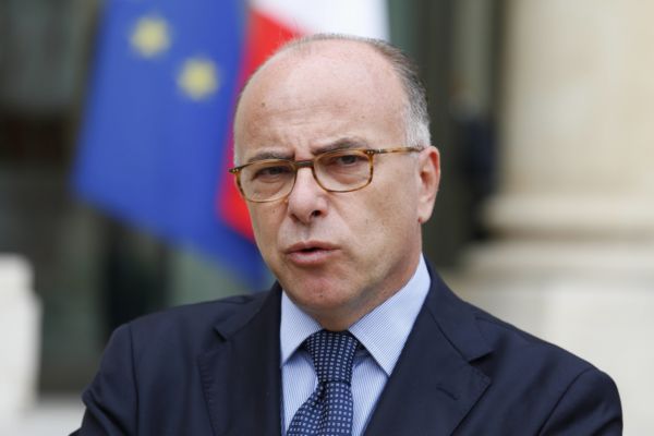 Ministr vnitra Bernard Cazeneuve. 