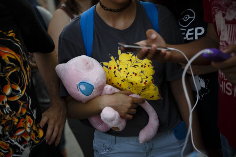Hrou Pokémon Go se nechalo zlákat už zhruba šest milionů Francouzů. Hrou Pokémon Go se nechalo zlákat už zhruba šest milionů Francouzů.