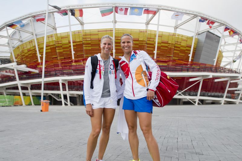 Lucie Hradecká (vpravo) a Andrea Hlaváčková.